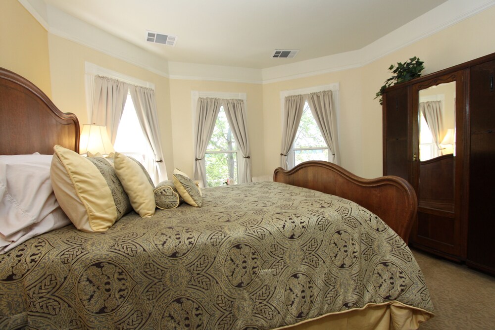 Hennessey House - photo 13