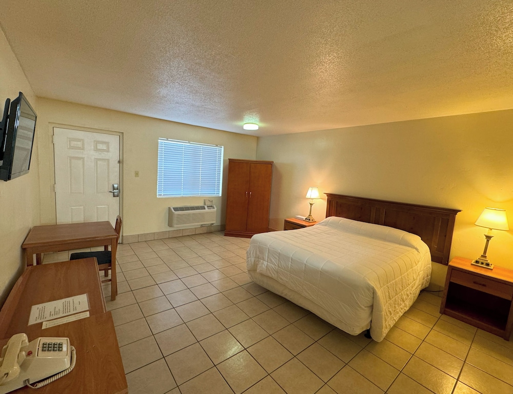 Big Chile Inn & Suites - photo 14