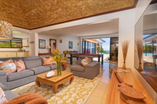Magnificent 5 Br Villa with pool: amazing views — 4-Star Luxury Hotel in Punaauia, French Polynesia