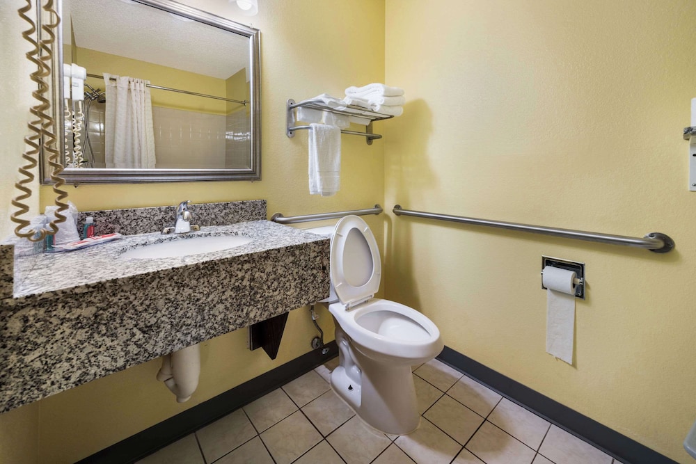 Econo Lodge Spotsylvania Town Center - photo 35