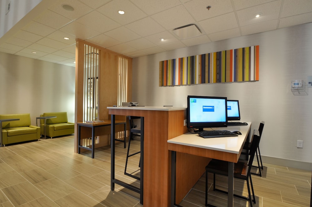 Holiday Inn Express Quantico Stafford by IHG - photo 28