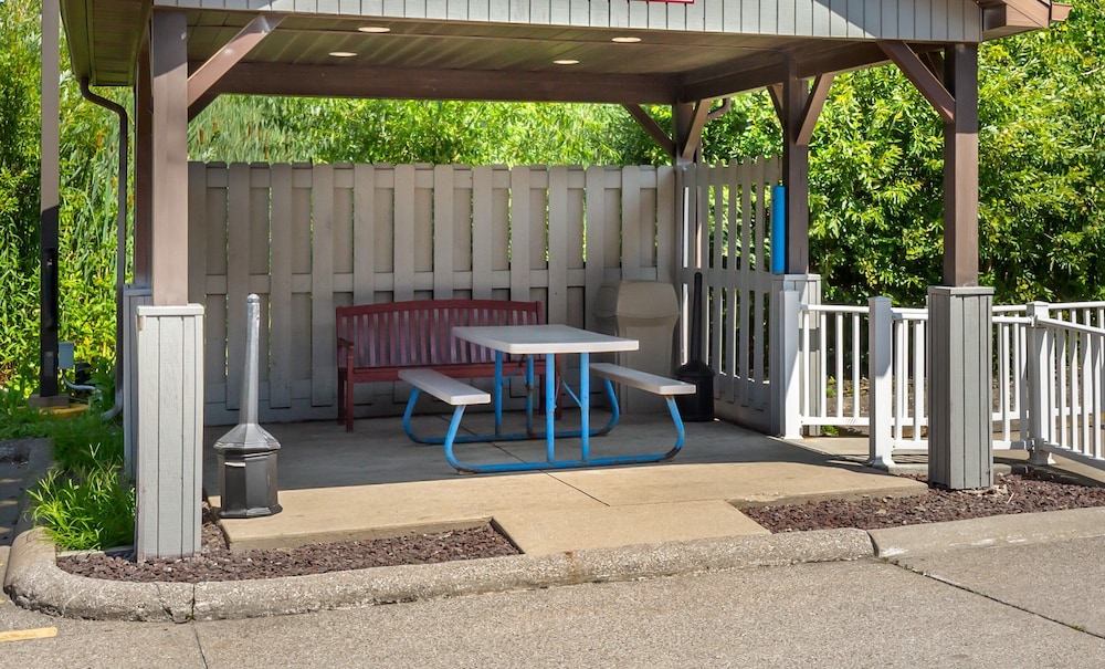Red Roof Inn Erie I 90 - photo 20