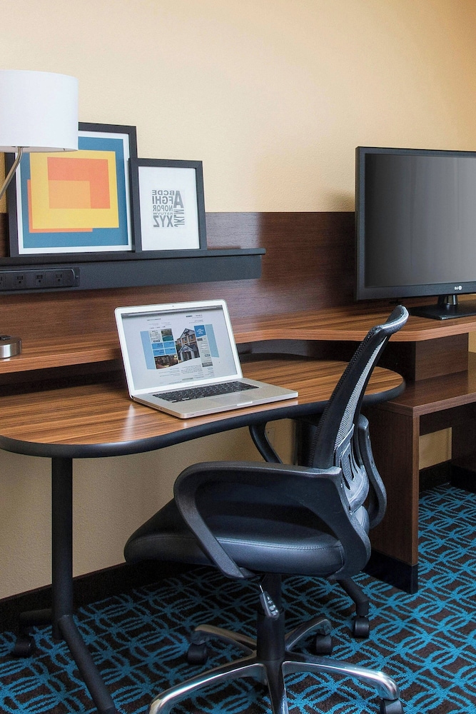 Fairfield Inn & Suites Peru - photo 11