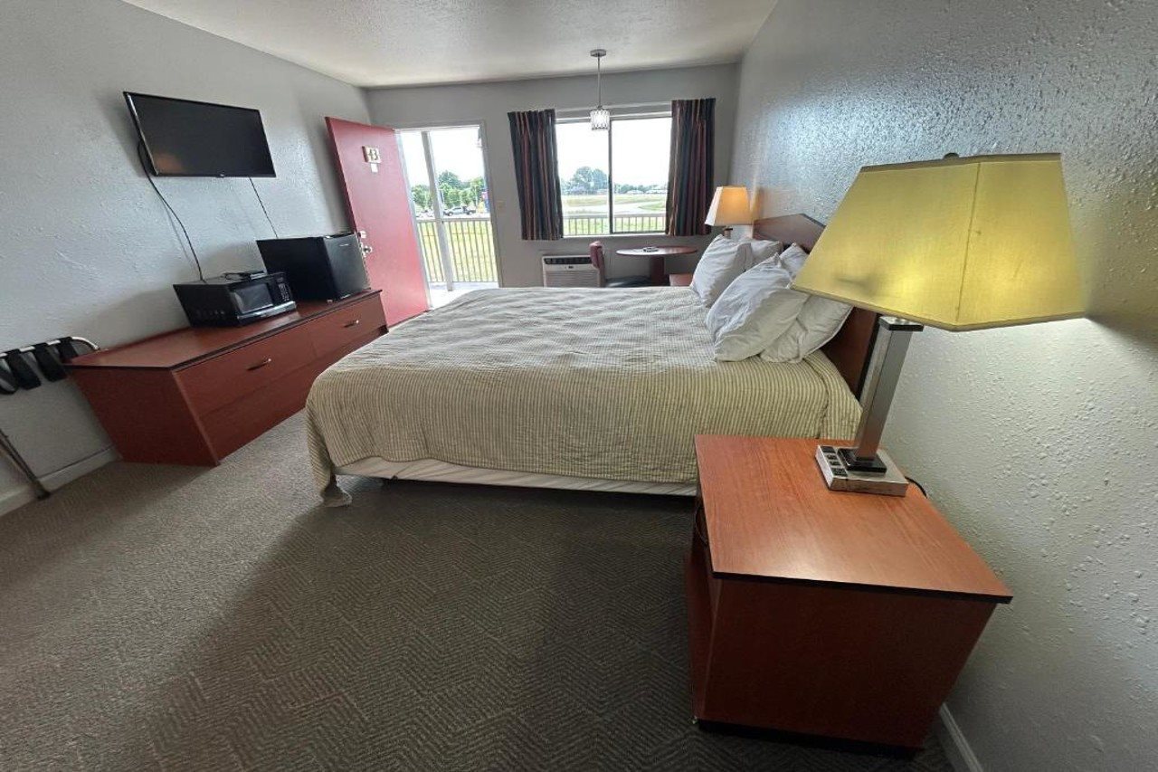 Aurora Inn Motel - photo 15