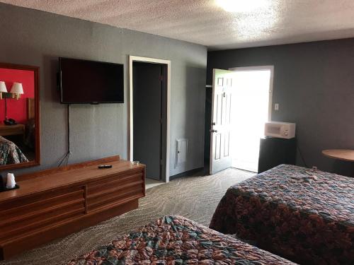 Budget Inn Greenville - photo 15