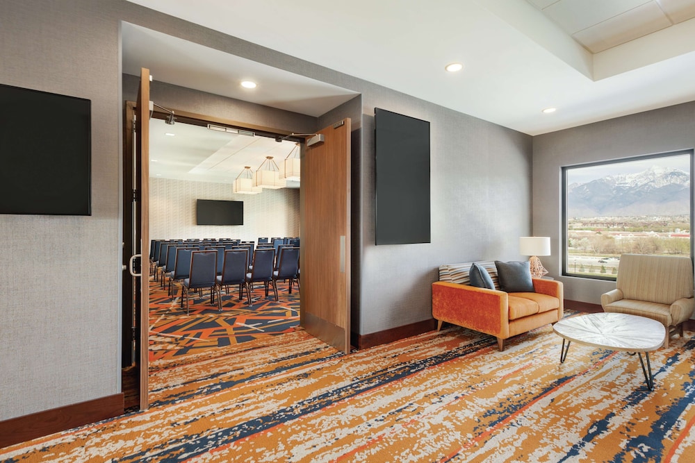 Embassy Suites Hilton South Jordan Salt Lake City - photo 40