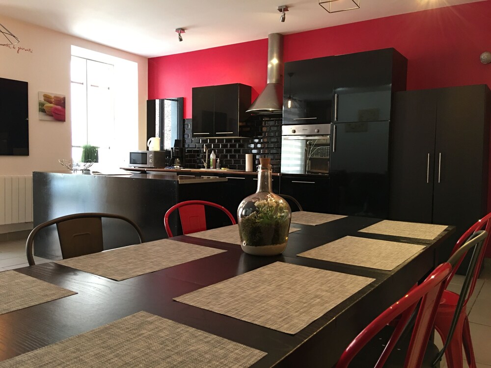 La Halte Effervescente - carbon neutral hotel in Ay
