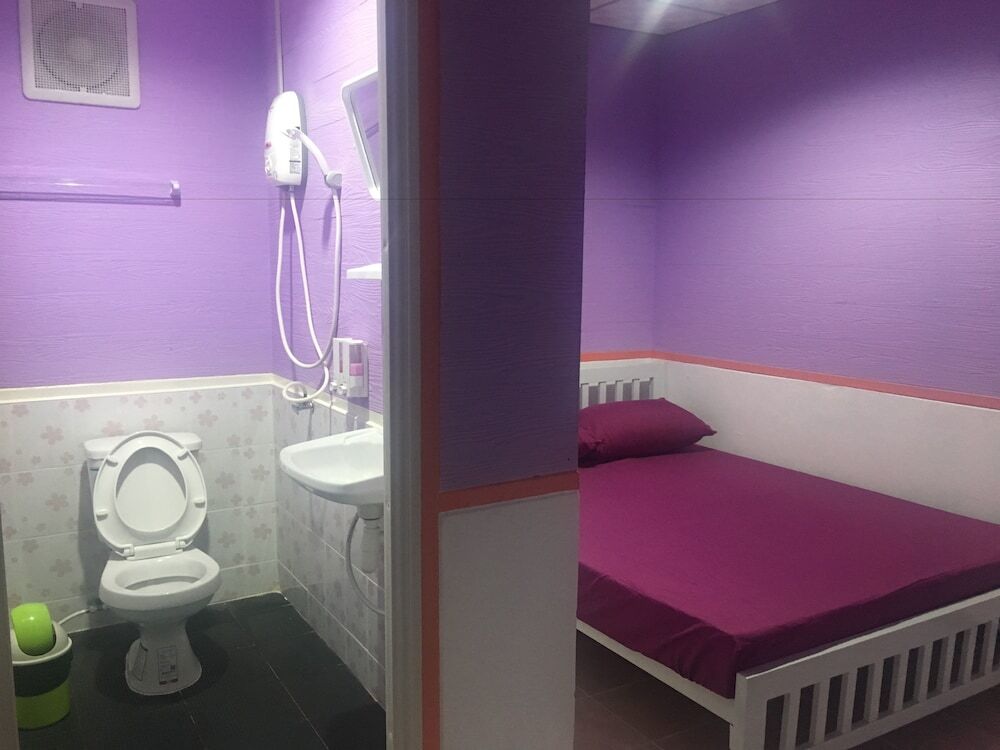 Ruean Mai Hom Hostel