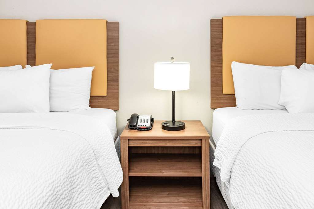 Days Inn & Suites by Wyndham Huntsville - photo 7