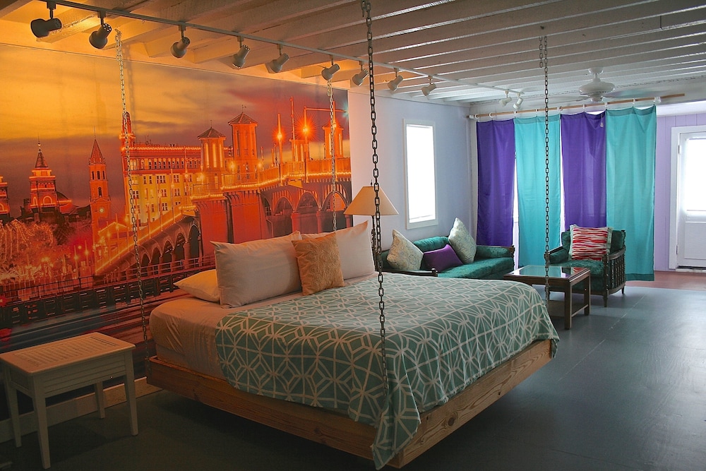 The Loft at Menorcan Square - carbon neutral hotel in Saint Augustine