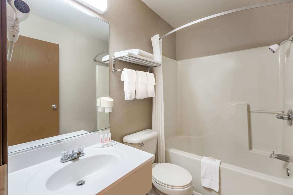 Super 8 by Wyndham Jonesboro - photo 7
