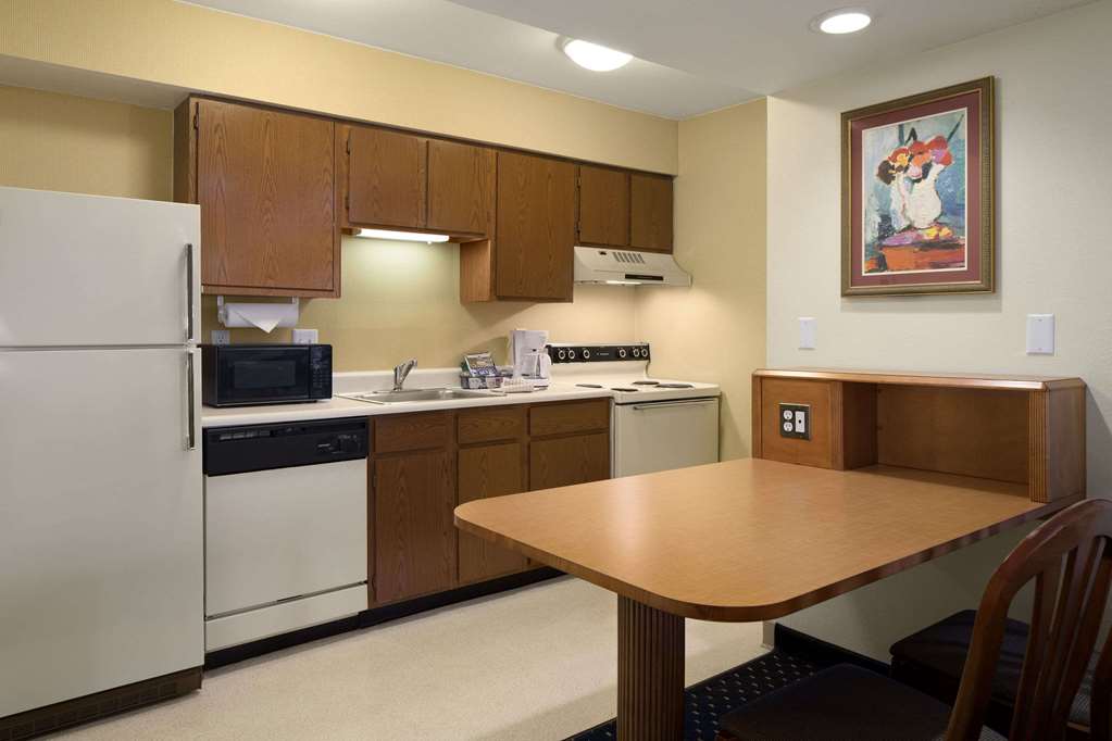 Hawthorn Suites by Wyndham Fort Wayne - photo 12