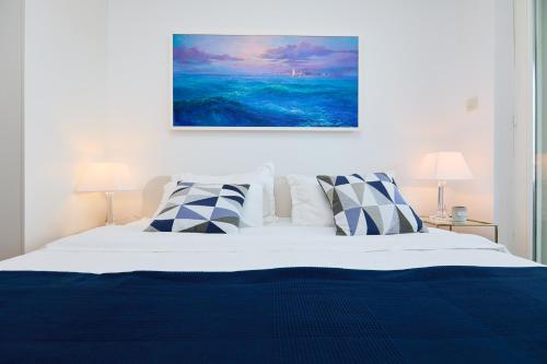 Beachfront Luxury Complex 2BD Sunset Apartment