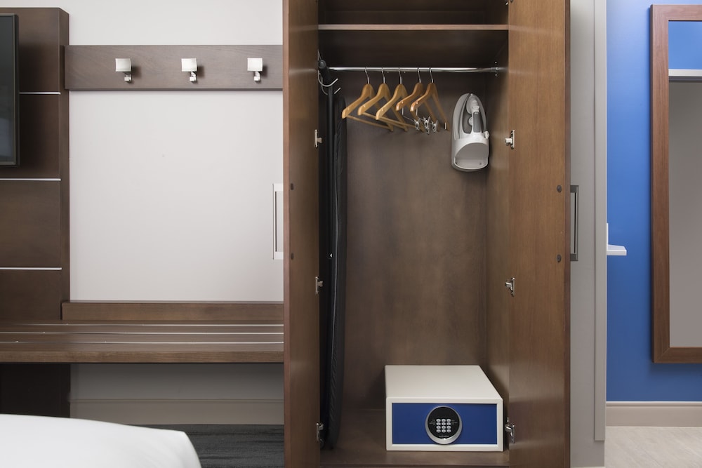 Holiday Inn Express & Suites San Antonio North Windcrest by IHG - photo 8