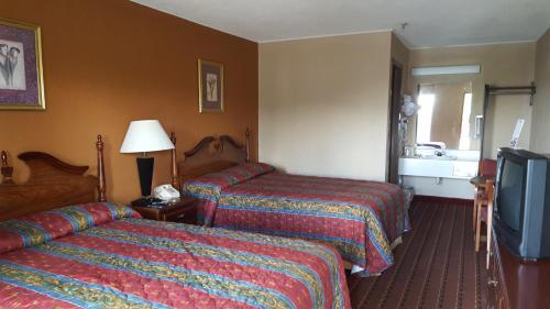 Scottish Inn Knoxville - photo 19