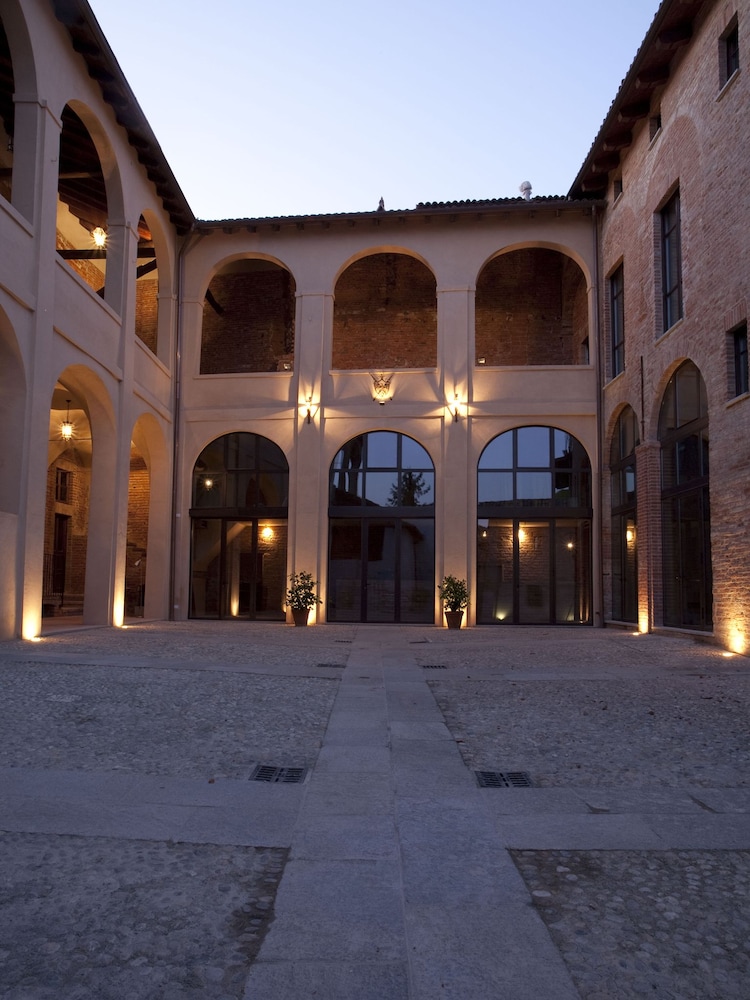 Relais Palazzo Paleologi Secolo Xiv — Lu