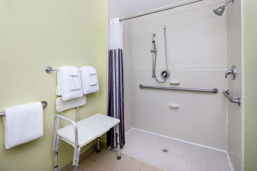La Quinta Inn & Suites by Wyndham Hinesville Fort Stewart - photo 21