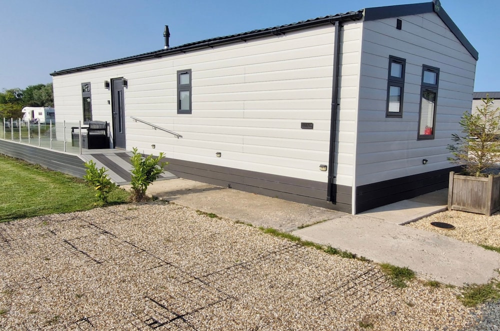 Waterside Lodge Dog Friendly Sutton on Sea — 4-Star Luxury Hotel in Mablethorpe, United Kingdom