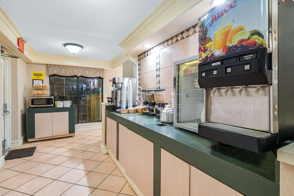 Days Inn by Wyndham San Diego Vista - photo 22