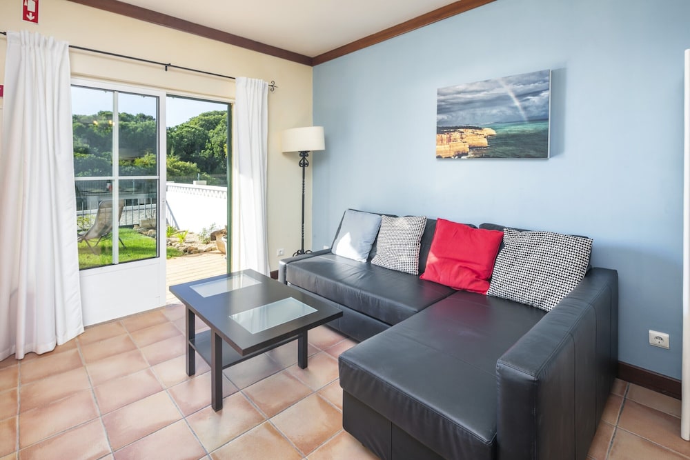 Seaside Apartment in Picturesque Benagil — 4-Star Luxury Hotel in Lagoa, Portugal