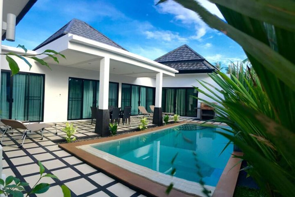 Clos Vougeot Villa by Jetta — 4-Star Luxury Hotel in Rawai, Thailand
