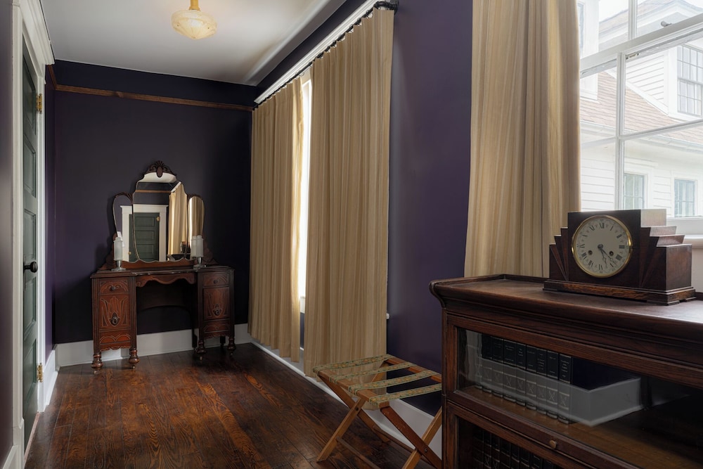 The NuWray Hotel & Carriage House - photo 20