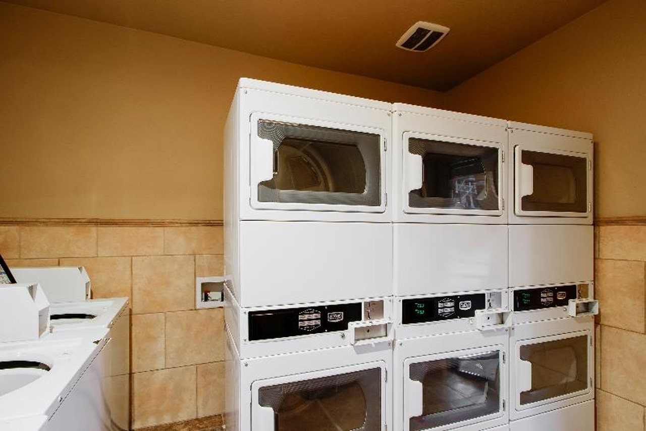 OYO Pinewood Inn & Suites Silsbee - photo 74