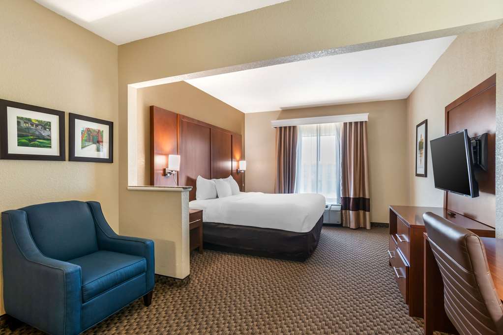 Comfort Suites Jefferson City - photo 56