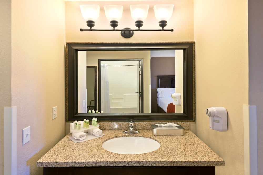 Holiday Inn Express Show Low by IHG - photo 16