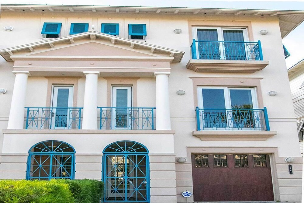 Ventanas al Paraiso 5 Bedroom Holiday Home by Five Star Properties — 4-Star Luxury Hotel in Miramar Beach, United States