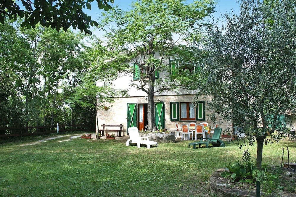 Holiday Home in Fano with Private Pool — 4-Star Luxury Hotel in Montemaggiore Al Metauro, Italy