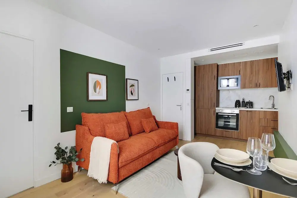 Modern Studio for 2 People — 4-Star Luxury Hotel in Paris, France