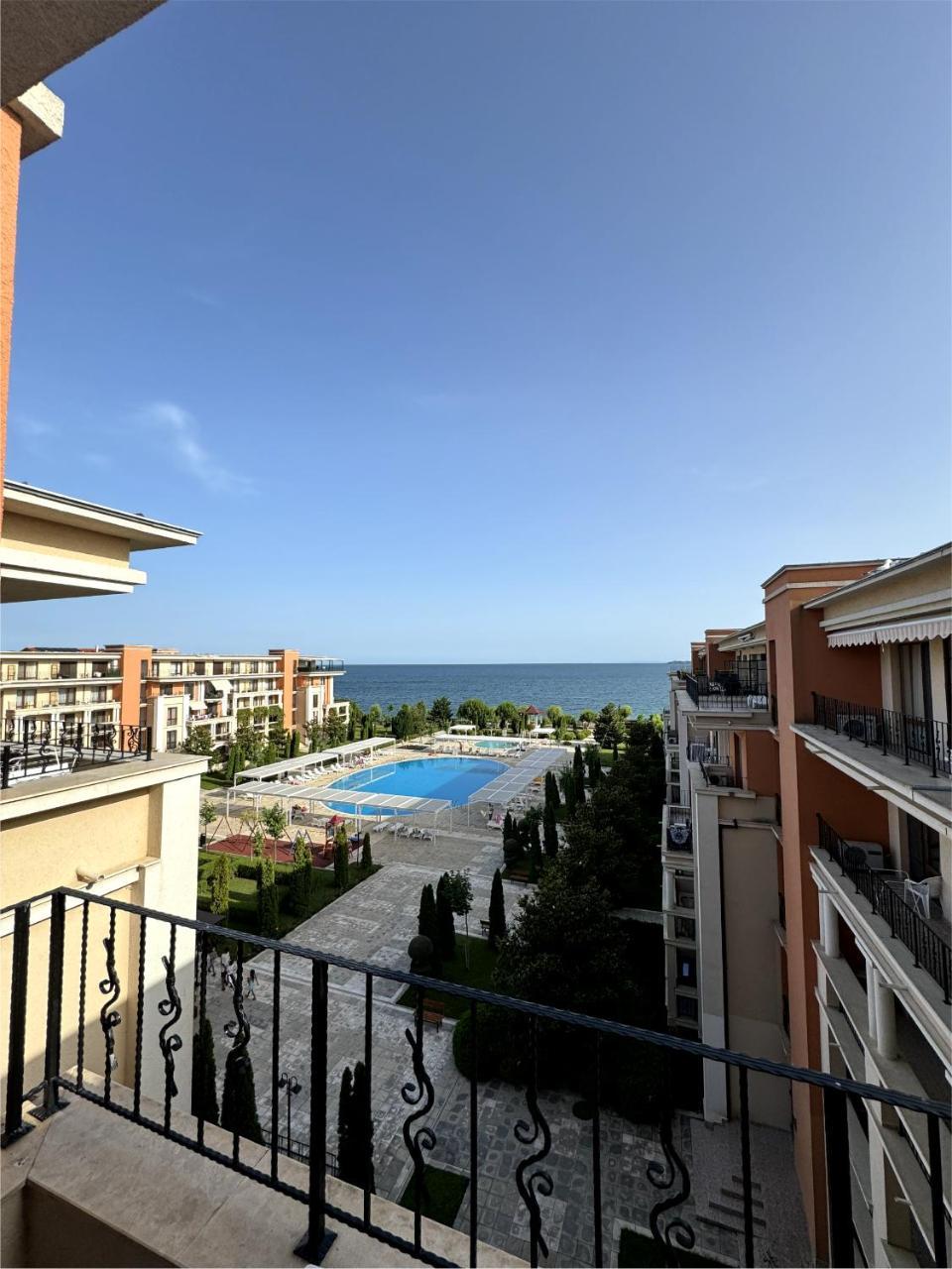 Sea view Prestige Fort beach Apartment — 4-Star Luxury Hotel in Sveti Vlas, Bulgaria