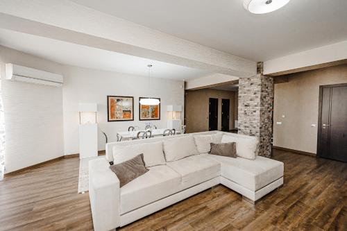 Spacious apartment close to Valea Trandafirelor park — 4-Star Luxury Hotel in Chisinau, Moldova