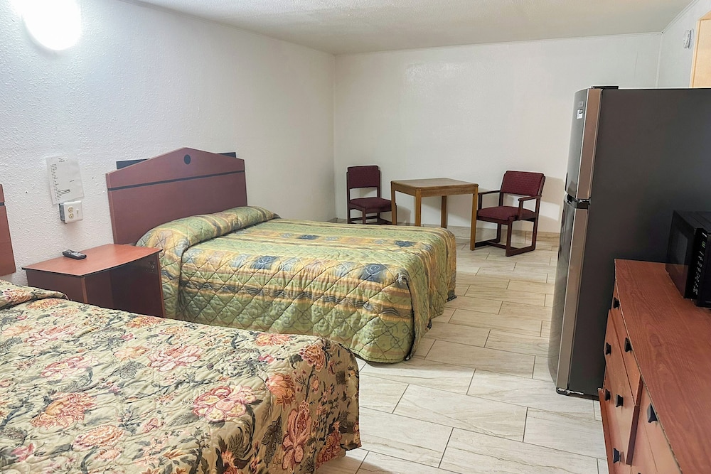 Shamrock Kings Inn By Oyo Marked Tree I 555 - photo 5