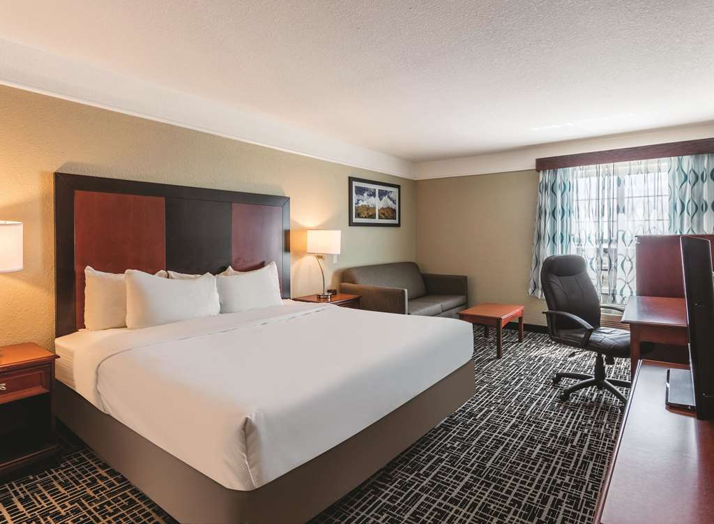 La Quinta Inn & Suites by Wyndham Deming - photo 14