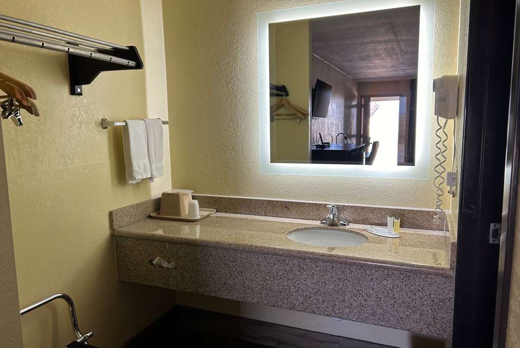 Days Inn by Wyndham Holbrook - photo 20