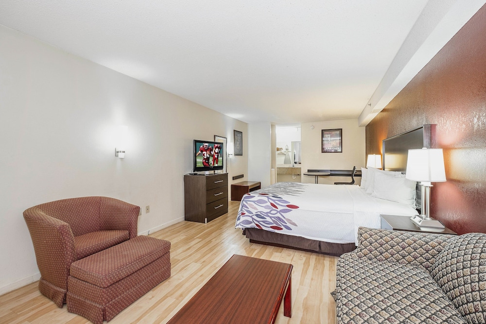 Red Roof Inn & Suites Rome - photo 32