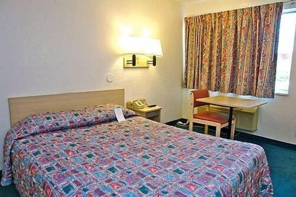 Rodeway Inn Hays KS - photo 6