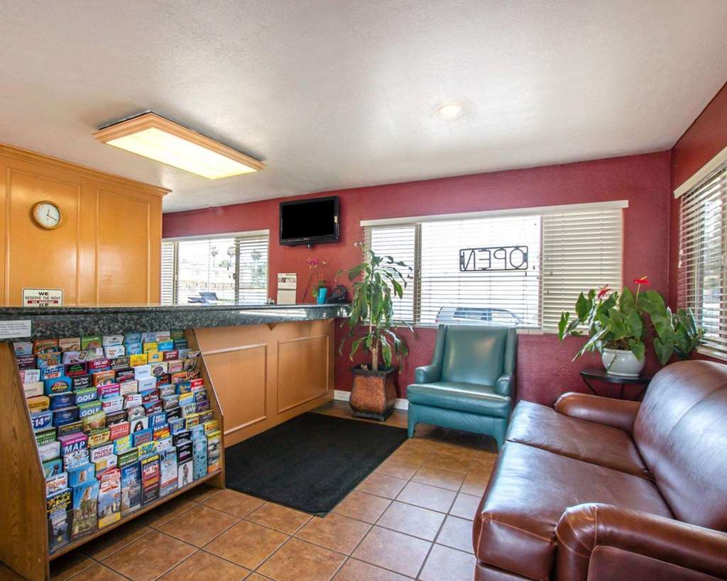Rodeway Inn Fallbrook Downtown - photo 7