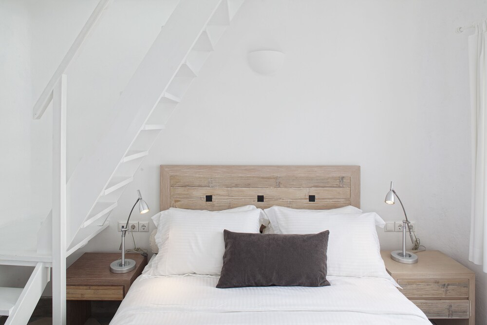 Ikastikies Suites — Fira — photo 5