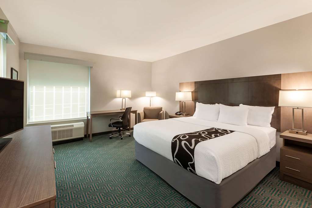 La Quinta Inn & Suites by Wyndham Lafayette Oil Center - photo 12