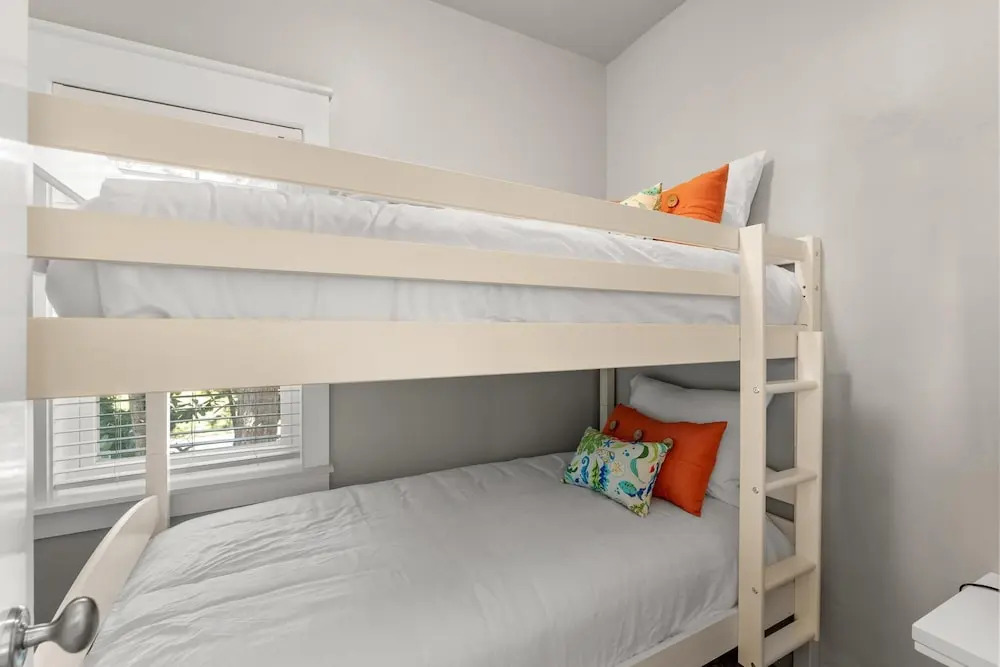 1369 Laurel Grove The Crows Nest in Destin, United States