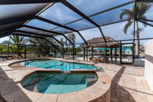 Dreamers Hideaway I Waterfront I Direct Access in Naples, United States