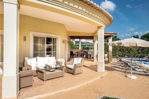 Villa Palm Golfe fantastic house on Vila Sol course kids pool aircon — 4-Star Luxury Hotel in Quarteira, Portugal