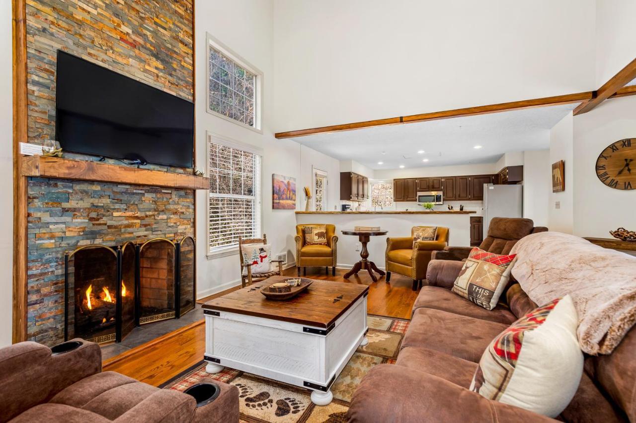 Cherry Tree Lodge — 4-Star Luxury Hotel in Black Mountain, United States