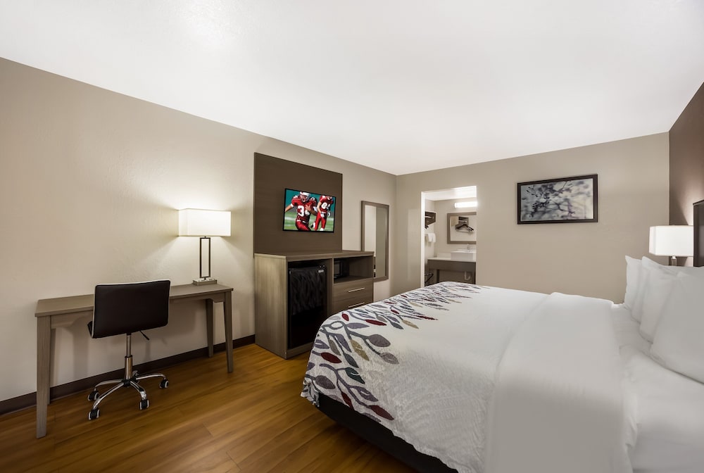 Red Roof Inn & Suites Thomasville - photo 12