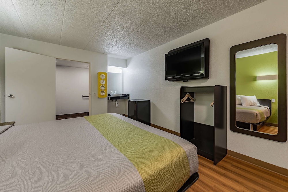 Days Inn by Wyndham Cincinnati I 71 - photo 5
