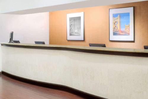 Hawthorn Suites by Wyndham Sacramento - photo 16