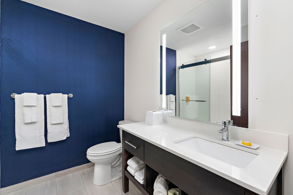 Holiday Inn Exp Parkville - photo 48